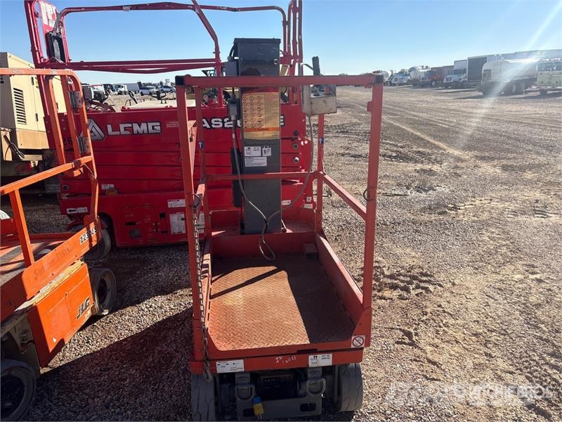 SkyJack SJ12 Vertical Mast Lift (Inoperable) Vertical mast lifts