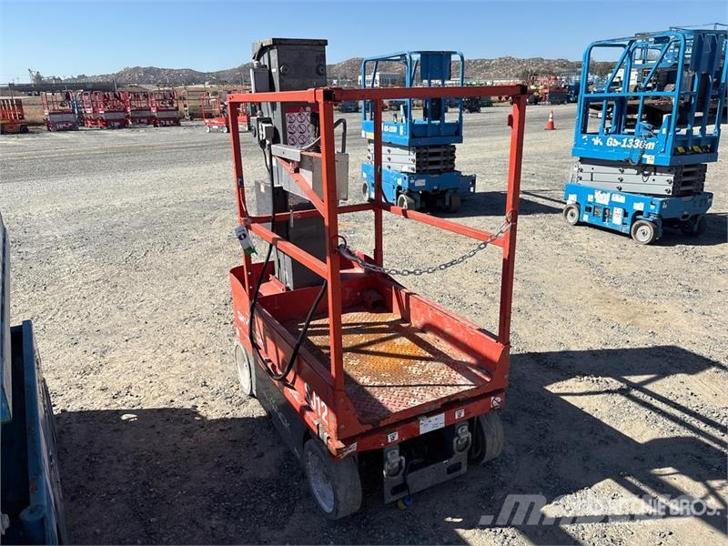 SkyJack SJ12 Vertical Mast Lift Plataformas elevatórias verticais