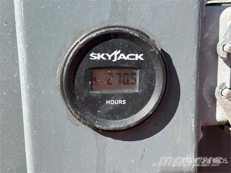 SkyJack SJ12 Vertical Mast Lift Personenaufzüge