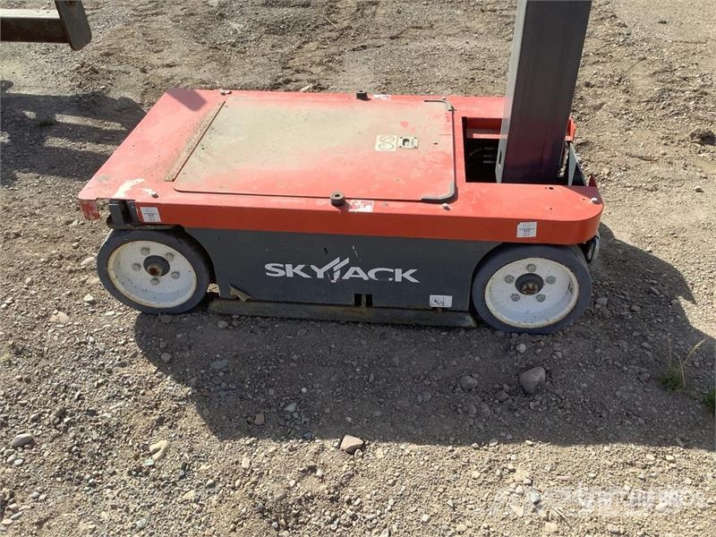 SkyJack SJ12 Vertical Mast Lift Вертикальные мачтовые подъемники