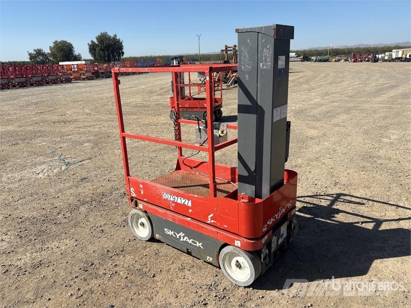 SkyJack SJ12 Vertical Mast Lift Personenaufzüge
