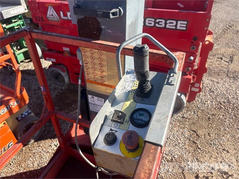 SkyJack SJ12 Vertical Mast Lift (Inoperable) Vertical mast lifts