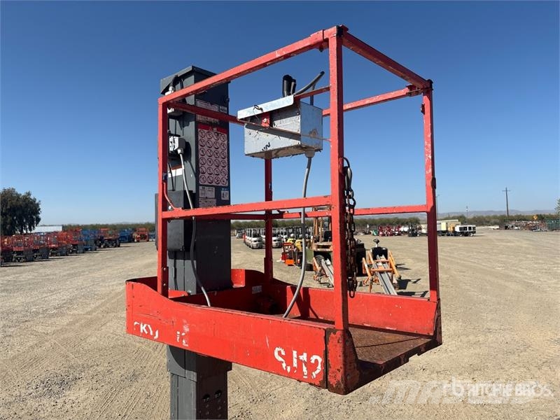 SkyJack SJ12 Vertical Mast Lift Personenaufzüge
