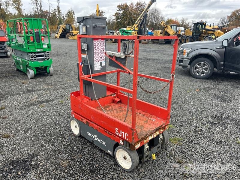SkyJack SJ16 Plataformas con jaula de elevación
