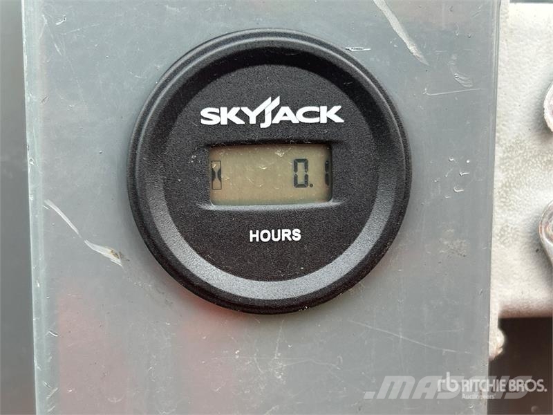 SkyJack SJ16 Plataformas con jaula de elevación