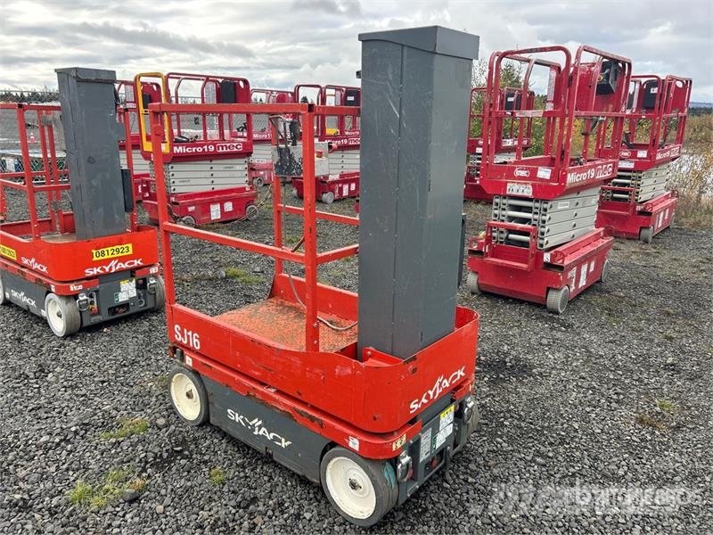 SkyJack SJ16 Plataformas con jaula de elevación