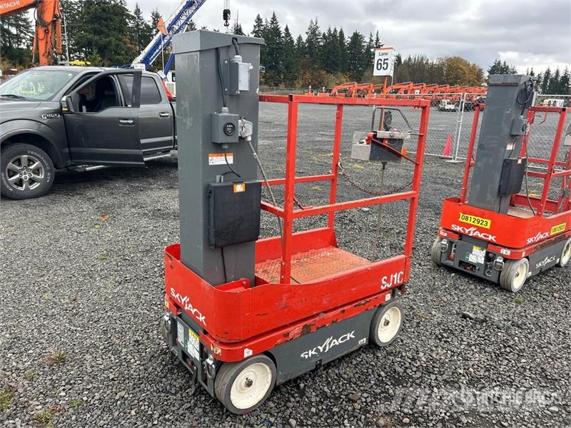 SkyJack SJ16 Plataformas con jaula de elevación