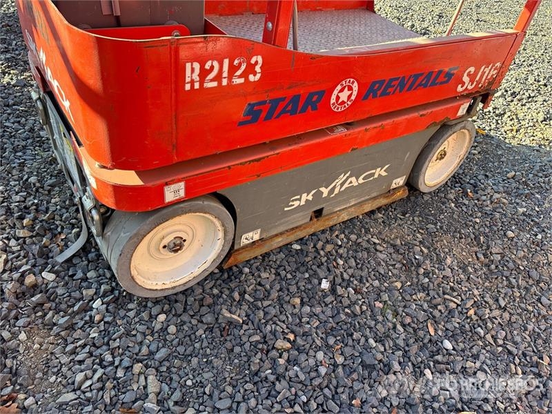 SkyJack SJ16 رافعات السارية الرأسية