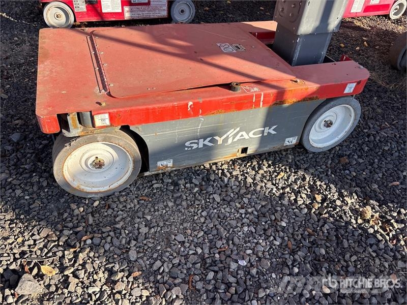 SkyJack SJ16 رافعات السارية الرأسية