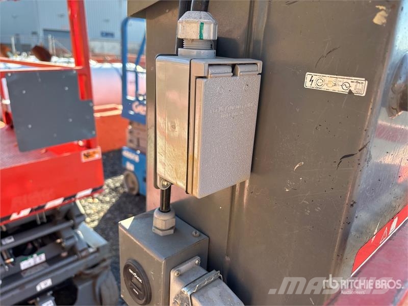 SkyJack SJ16 رافعات السارية الرأسية