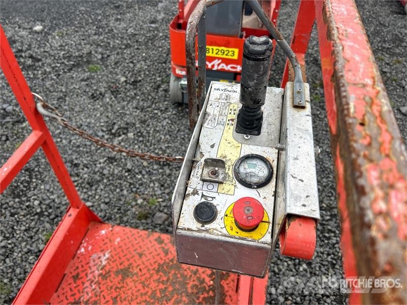 SkyJack SJ16 Plataformas con jaula de elevación