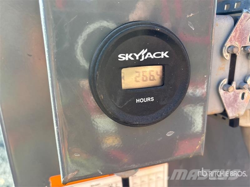 SkyJack SJ16 رافعات السارية الرأسية