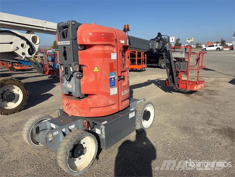 SkyJack SJ30ARJE 2WD Electric Articulating Boom Lift Zglobne dvižne ploščadi