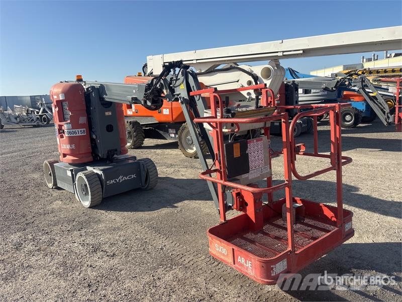 SkyJack SJ30ARJE 2WD Electric Articulating Boom Lift Zglobne dvižne ploščadi