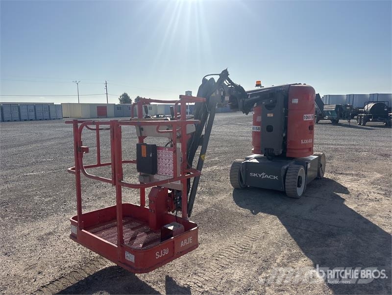 SkyJack SJ30ARJE 2WD Electric Articulating Boom Lift Zglobne dvižne ploščadi