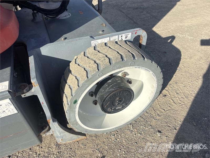 SkyJack SJ30ARJE 2WD Electric Articulating Boom Lift Zglobne dvižne ploščadi