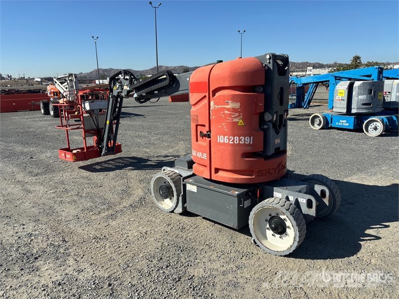 SkyJack SJ30ARJE Electric Articulating Boom Lift 관절형 전동이동 리프트