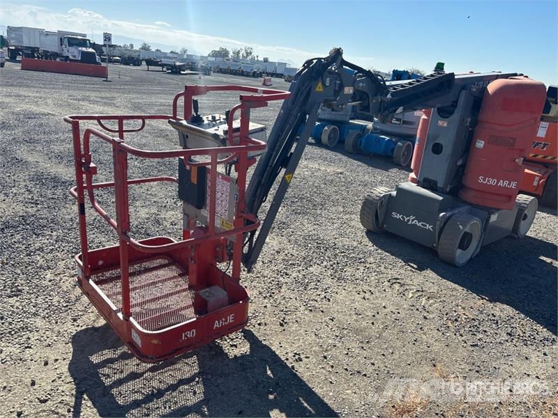 SkyJack SJ30ARJE Electric Articulating Boom Lift 관절형 전동이동 리프트