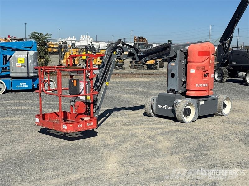 SkyJack SJ30ARJE Electric Articulating Boom Lift 관절형 전동이동 리프트