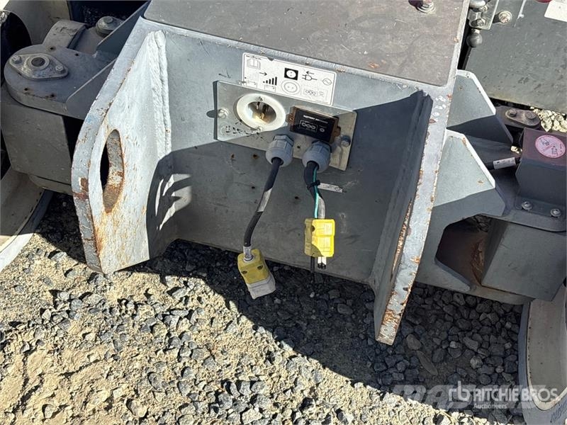SkyJack SJ30ARJE Electric Articulating Boom Lift 관절형 전동이동 리프트