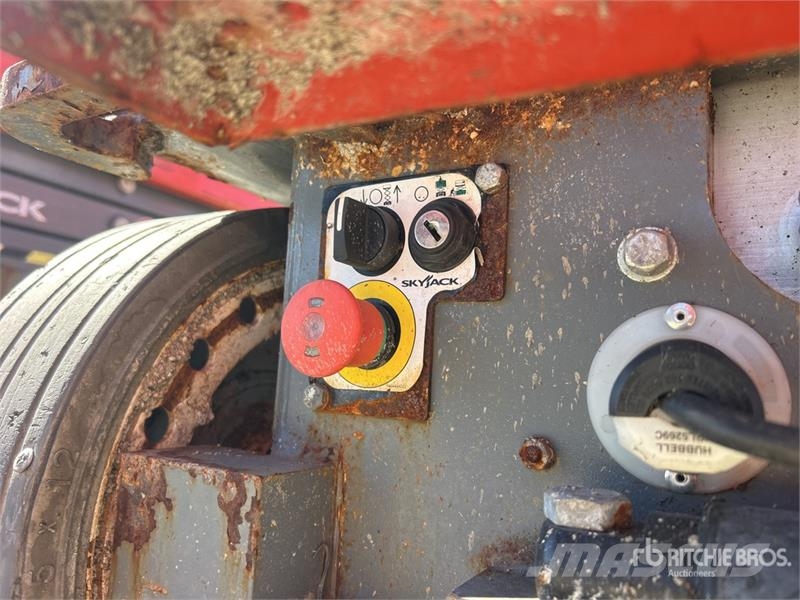 SkyJack SJ3220 Ollós emelők