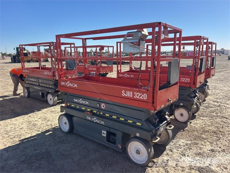 SkyJack SJ3220 Ollós emelők