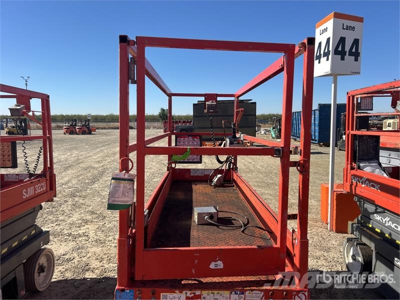 SkyJack SJ3220 Ollós emelők