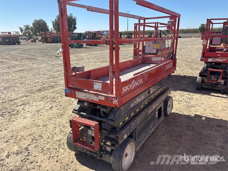 SkyJack SJ3220 Ollós emelők