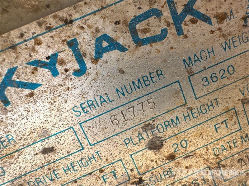 SkyJack SJ3220 Käärtõstukid