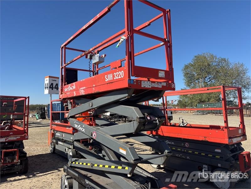 SkyJack SJ3220 Ollós emelők