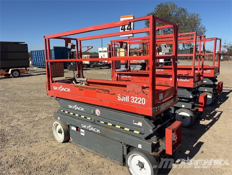 SkyJack SJ3220 Ollós emelők