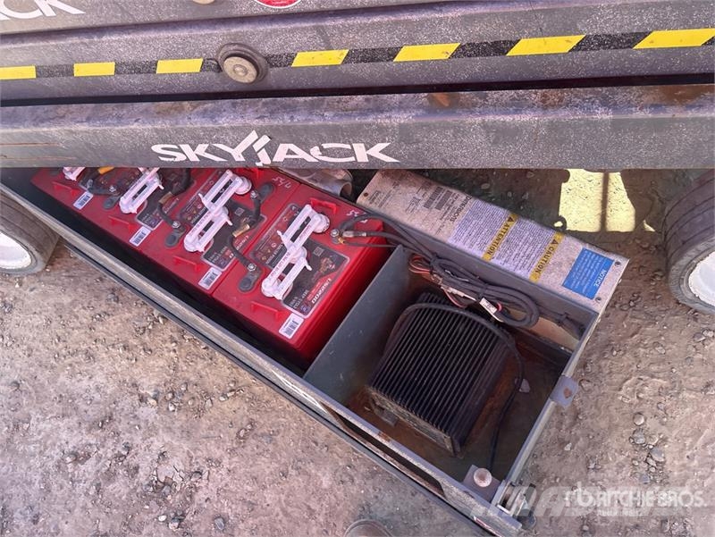 SkyJack SJ3220 Ollós emelők