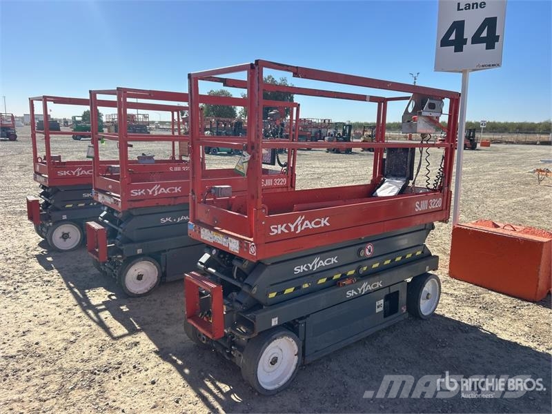 SkyJack SJ3220 Ollós emelők