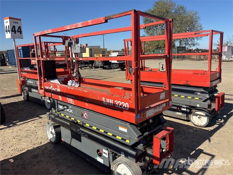 SkyJack SJ3220 Ollós emelők