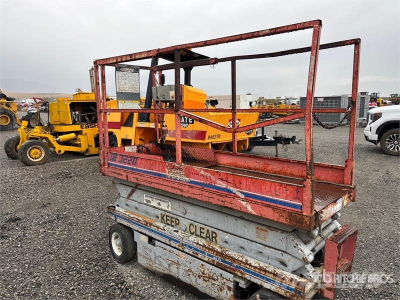 SkyJack SJ3220 Scissor lifts