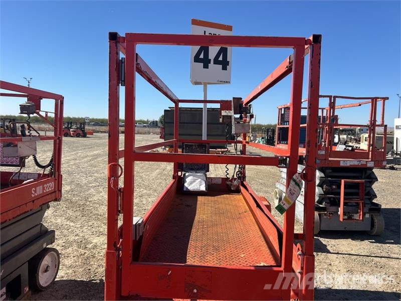 SkyJack SJ3220 Ollós emelők