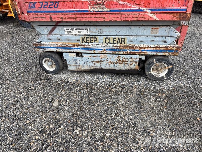 SkyJack SJ3220 Scissor lifts