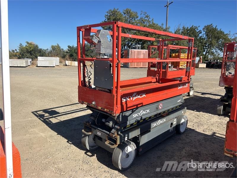 SkyJack SJ3220 Ollós emelők