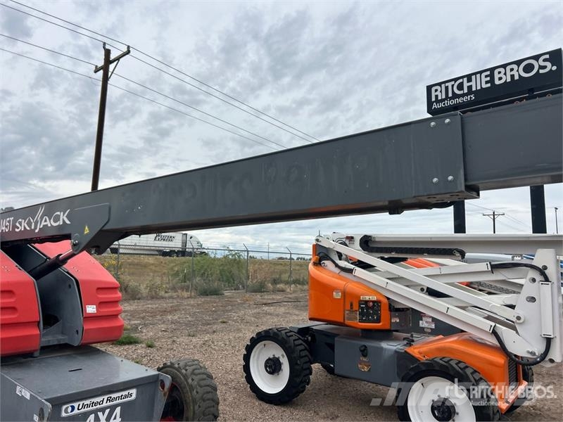 SkyJack SJ45T 4WD Diesel Telescopic Boom Lift Nacelles télescopiques