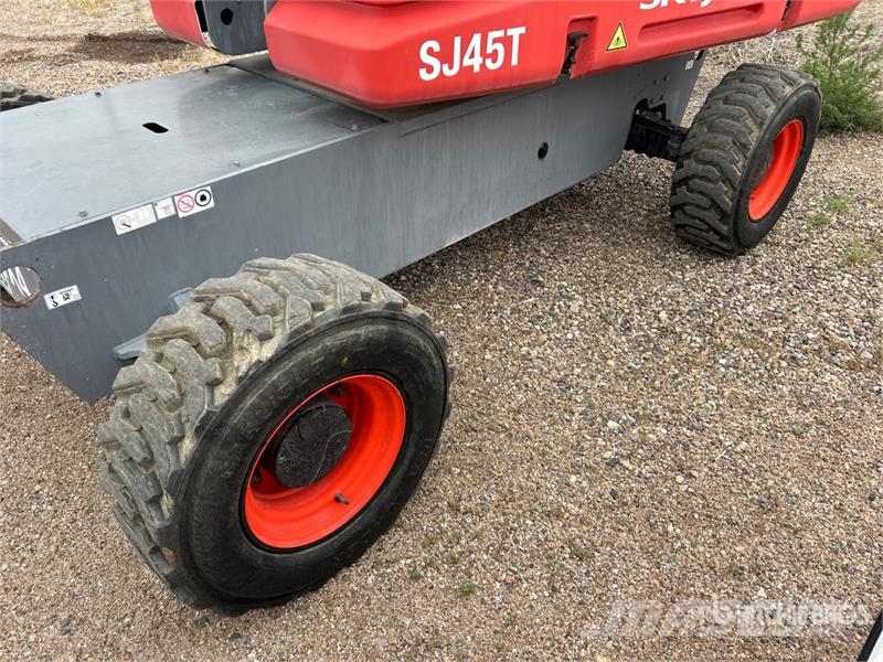 SkyJack SJ45T 4WD Diesel Telescopic Boom Lift Nacelles télescopiques