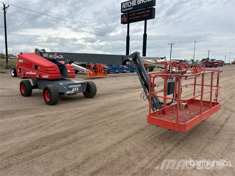 SkyJack SJ45T 4WD Diesel Telescopic Boom Lift Nacelles télescopiques
