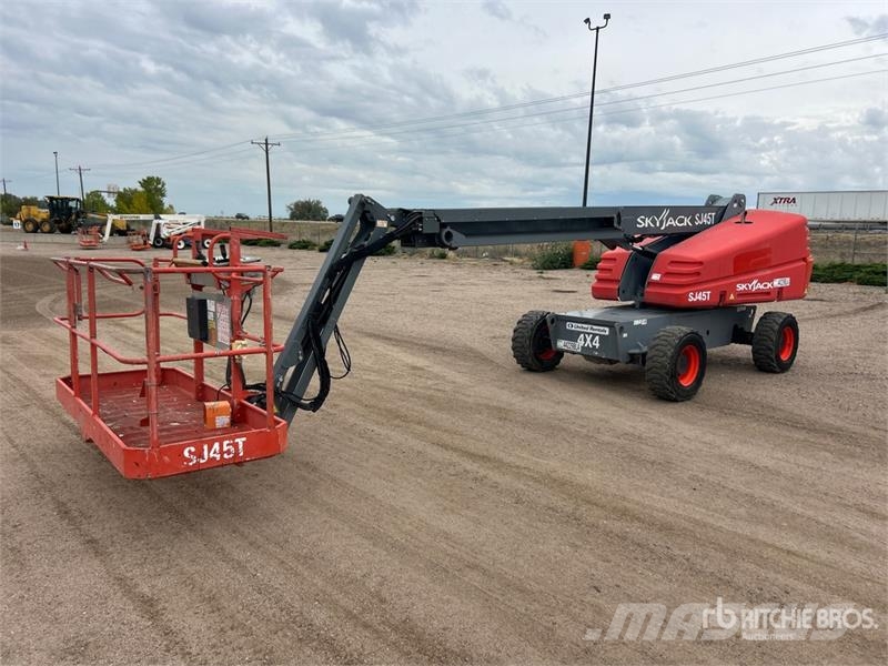 SkyJack SJ45T 4WD Diesel Telescopic Boom Lift Nacelles télescopiques