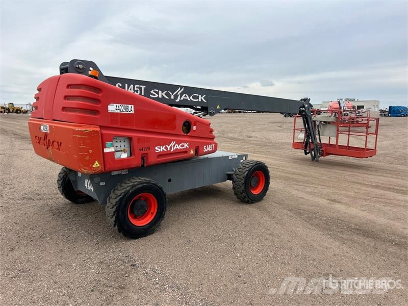 SkyJack SJ45T 4WD Diesel Telescopic Boom Lift Nacelles télescopiques