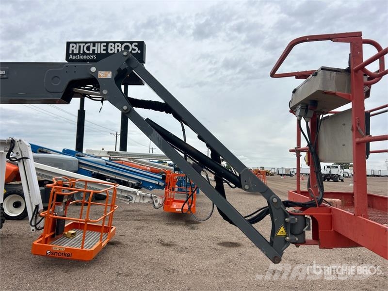 SkyJack SJ45T 4WD Diesel Telescopic Boom Lift Nacelles télescopiques