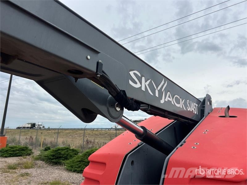 SkyJack SJ45T 4WD Diesel Telescopic Boom Lift Nacelles télescopiques