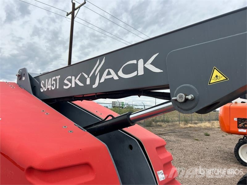 SkyJack SJ45T 4WD Diesel Telescopic Boom Lift Nacelles télescopiques