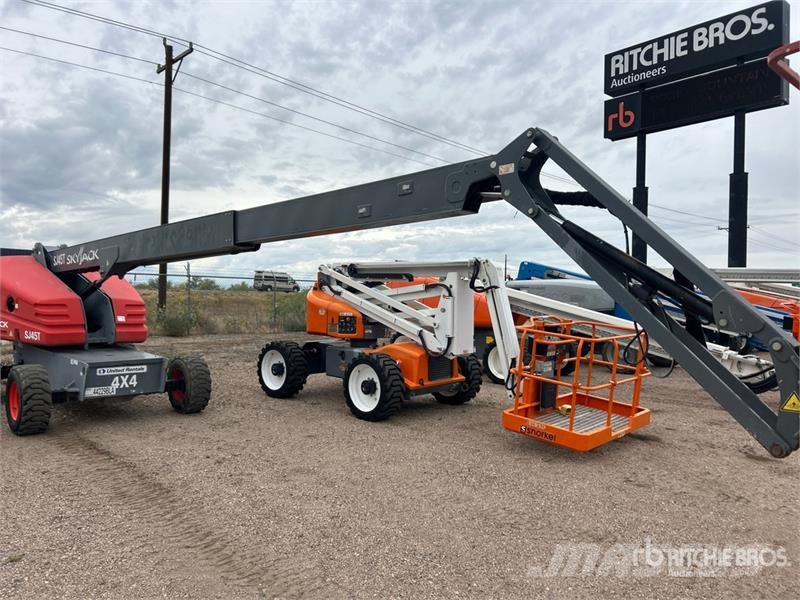 SkyJack SJ45T 4WD Diesel Telescopic Boom Lift Nacelles télescopiques