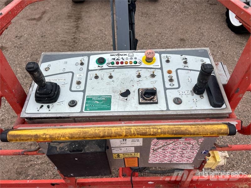 SkyJack SJ45T 4WD Diesel Telescopic Boom Lift Nacelles télescopiques
