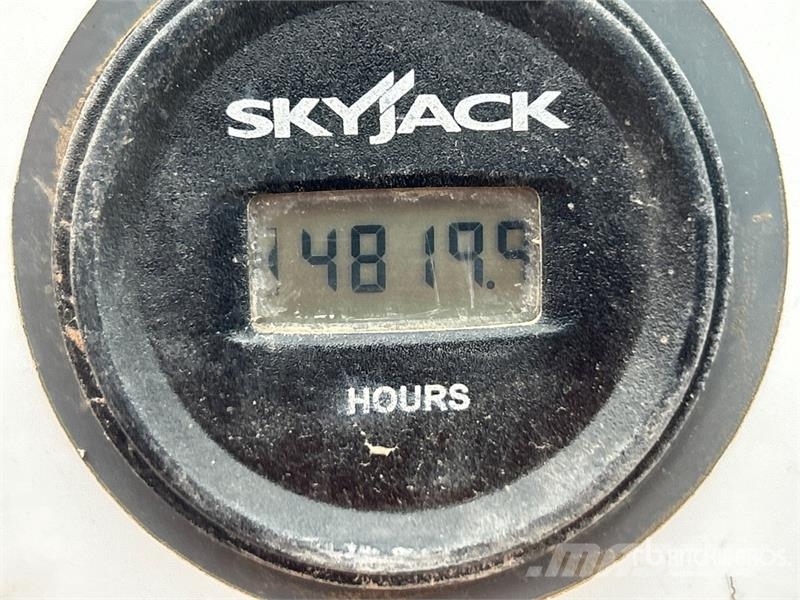 SkyJack SJ45T 4WD Diesel Telescopic Boom Lift Nacelles télescopiques