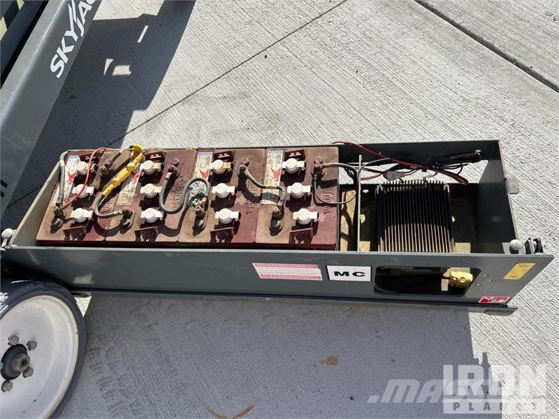 SkyJack SJ4632 Electric Scissor Lift シザースリフト